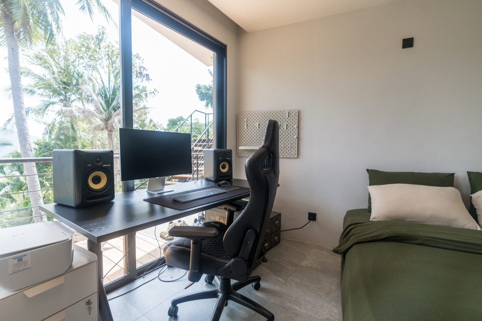 Nomad Room workstation